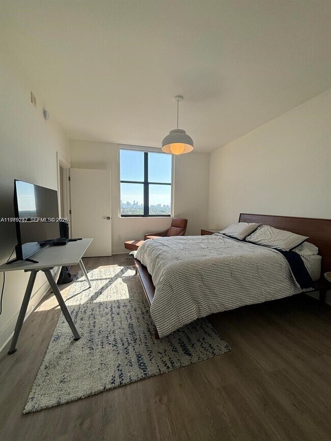 Building Photo - 888 Douglas Rd