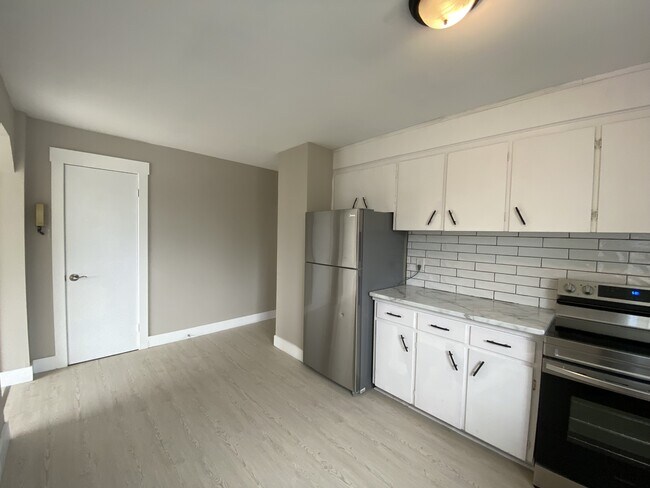 Building Photo - 46 Terris Ave