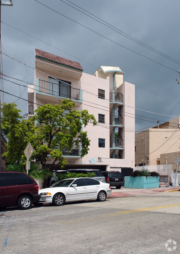 Building Photo - 7090 Bonita Dr