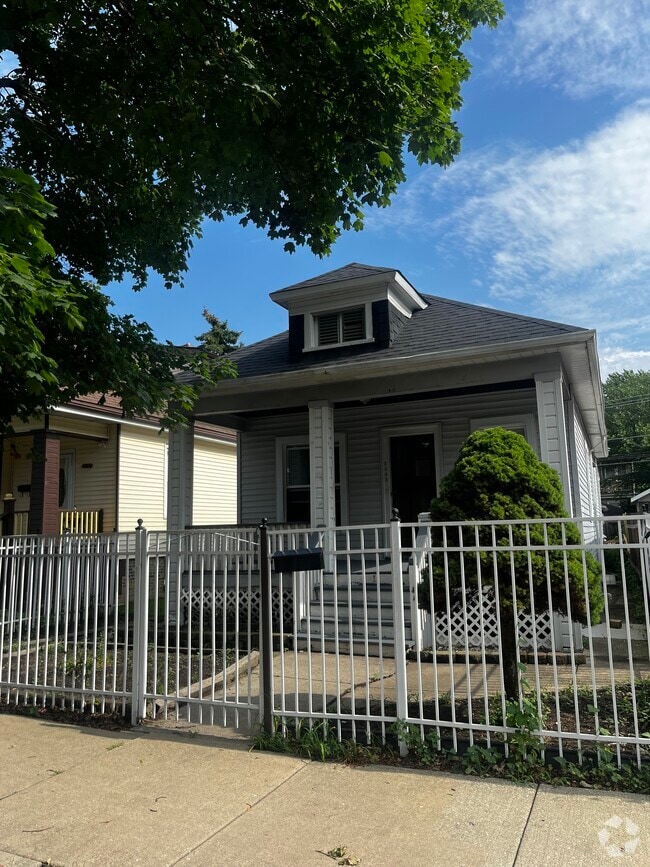 Building Photo - 3345 W 61st Pl