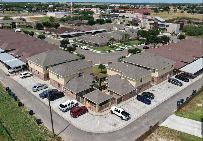 Foto del edificio - 406 E 3rd St