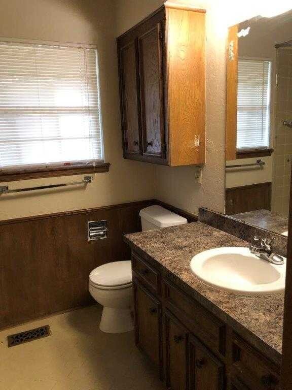 Building Photo - 2 bed Duplex for rent near NW 36th and Por...
