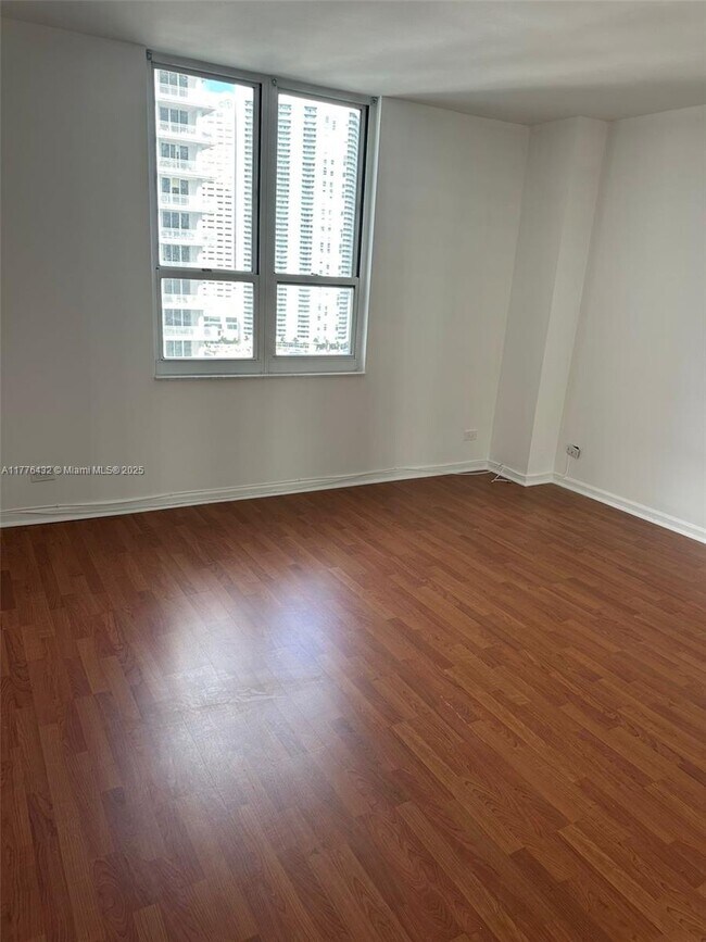 Foto del edificio - 701 Brickell Key Blvd
