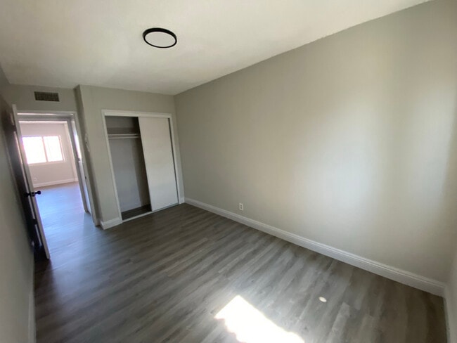 Foto del edificio - 1226 W 98th St