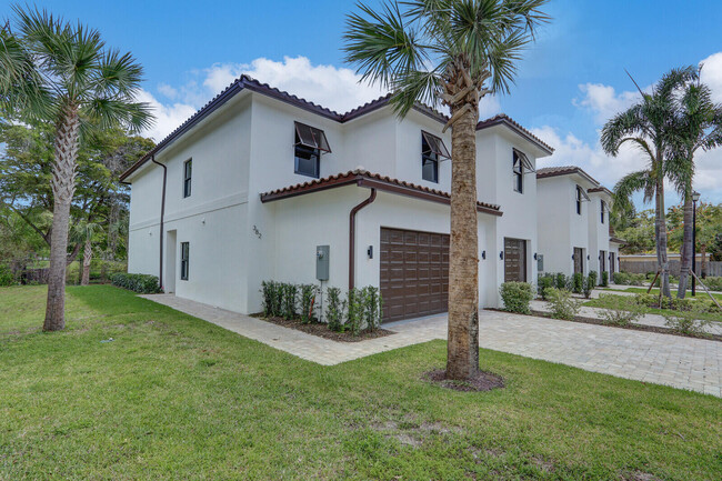 Building Photo - 382 Bella Sol Way