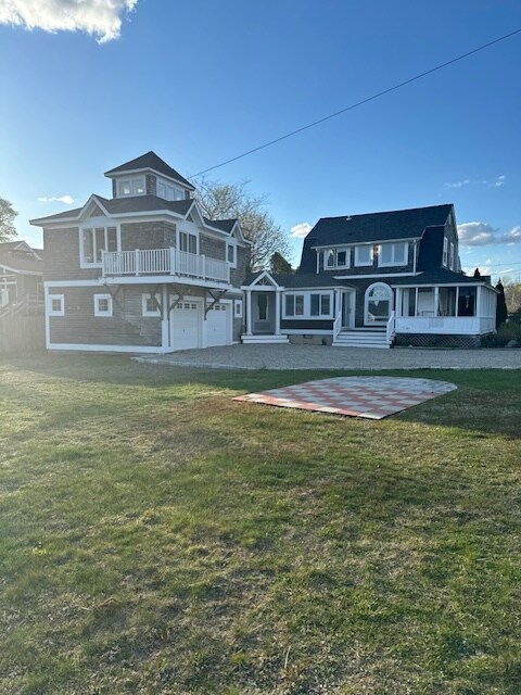 Detached studio apartment, above two-car garage (left side)) - 33 Sols Point Rd