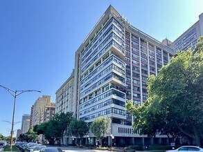 Building Photo - 3410 N Lake Shore Dr
