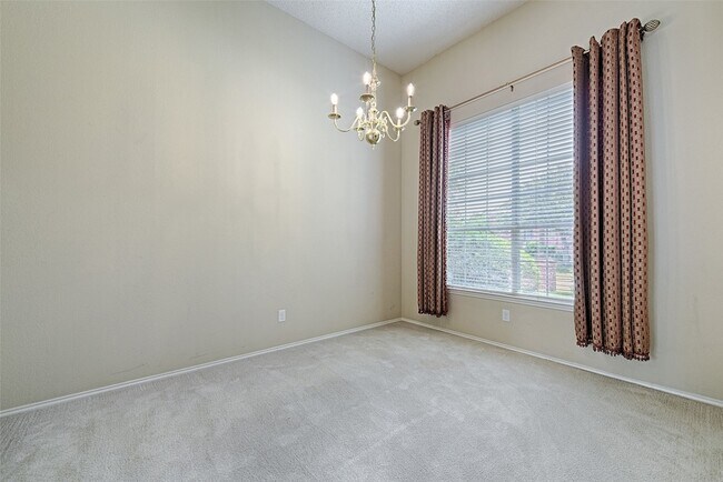 Foto del edificio - 9701 Thorncliff Dr