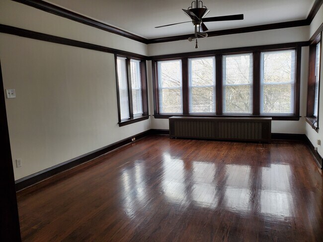 Building Photo - 4429 N Kenton Ave
