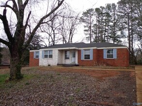 Building Photo - 4408 NW Kenwood Dr