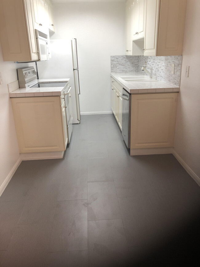 Kitchen--all appliances - 2308 Schader Dr
