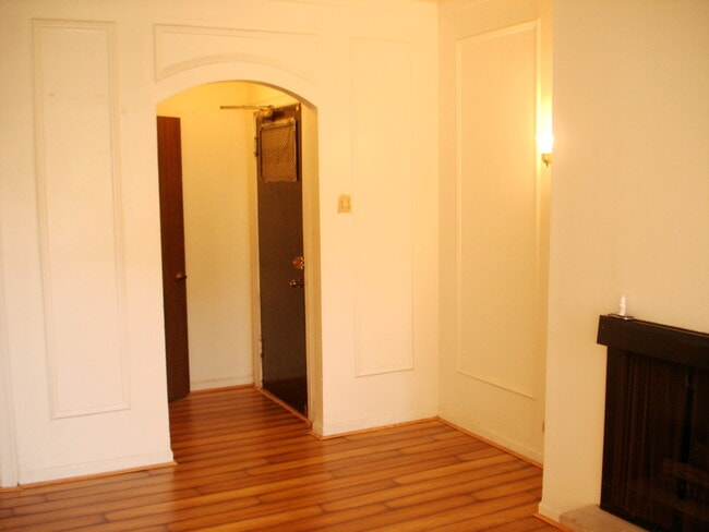 Building Photo - 5135 S Kenwood Ave