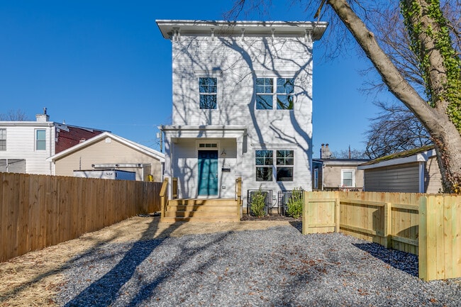 Building Photo - 2119 Selden St