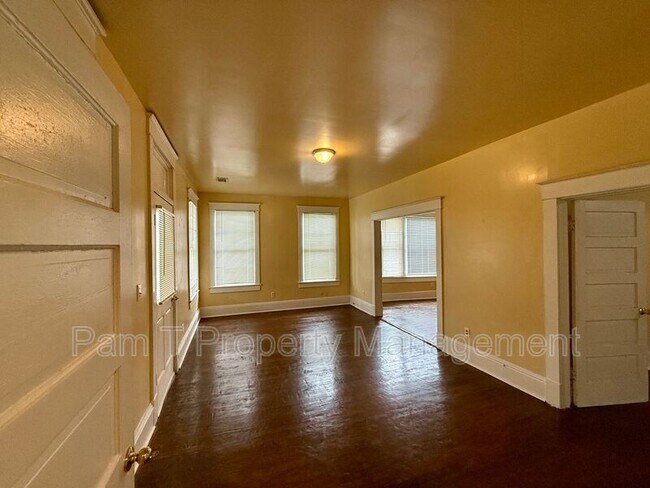Foto del edificio - 806 E 31st St
