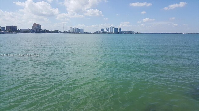 Foto del edificio - 2150 Bay Dr