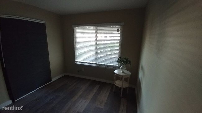 Building Photo - 8832 Salmon Falls Dr