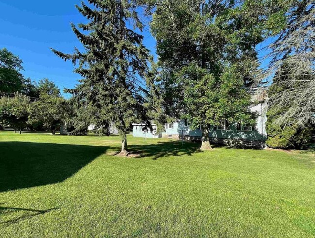 Building Photo - For Rent: 3 Bed / 1 Bath Home in Oconto