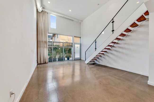 Building Photo - 140 S Gramercy Pl