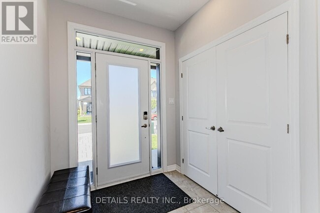 Building Photo - 276 Avro Cir