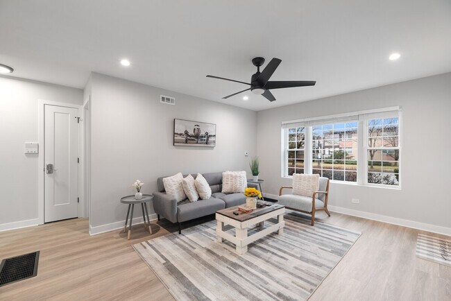 Foto del edificio - 1001 W Howard St