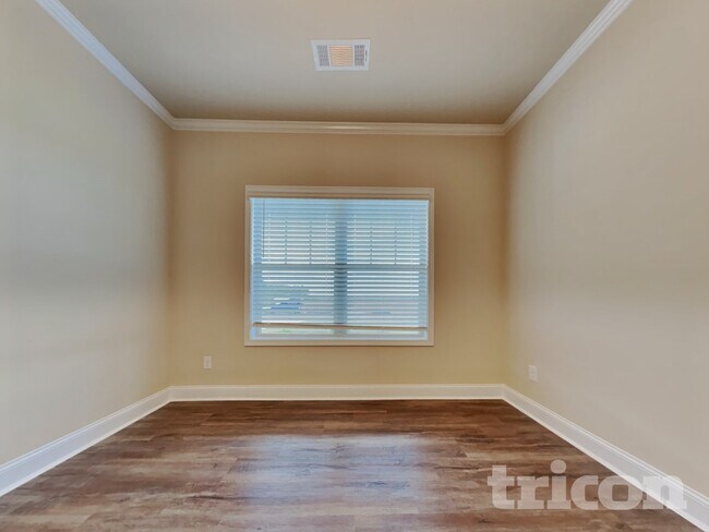 Building Photo - 121 Kennelsman Dr