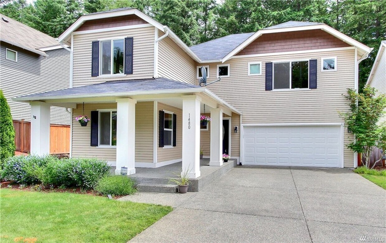 Foto principal - 3 Bedroom DuPont Home