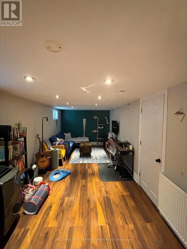 Photo du bâtiment - 95 Barker Ave