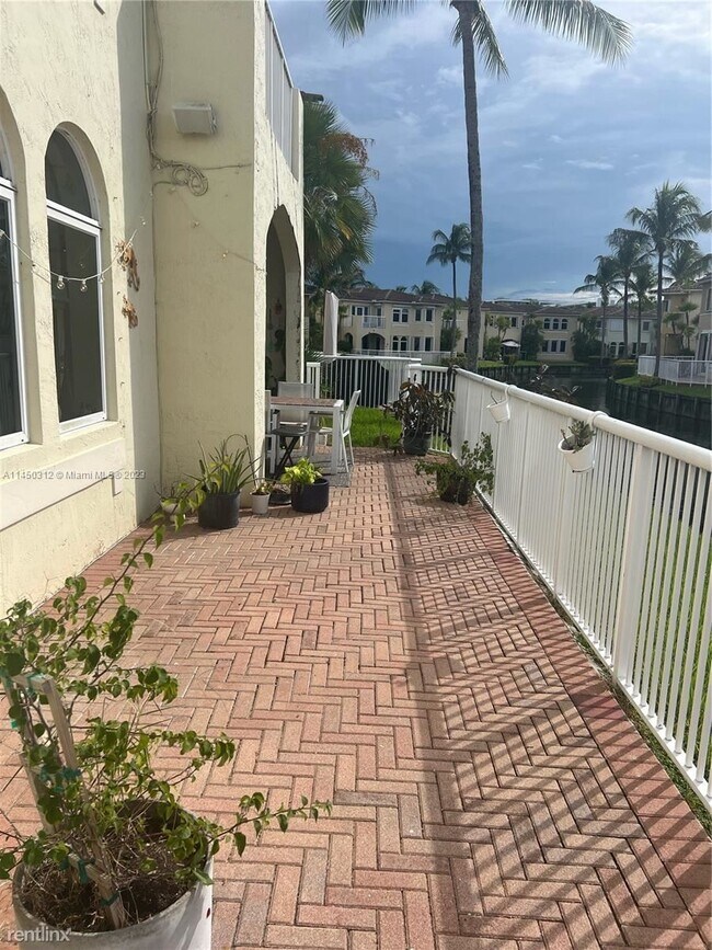 Foto del edificio - 4 br, 3.5 bath House - 3168 NE 211th St