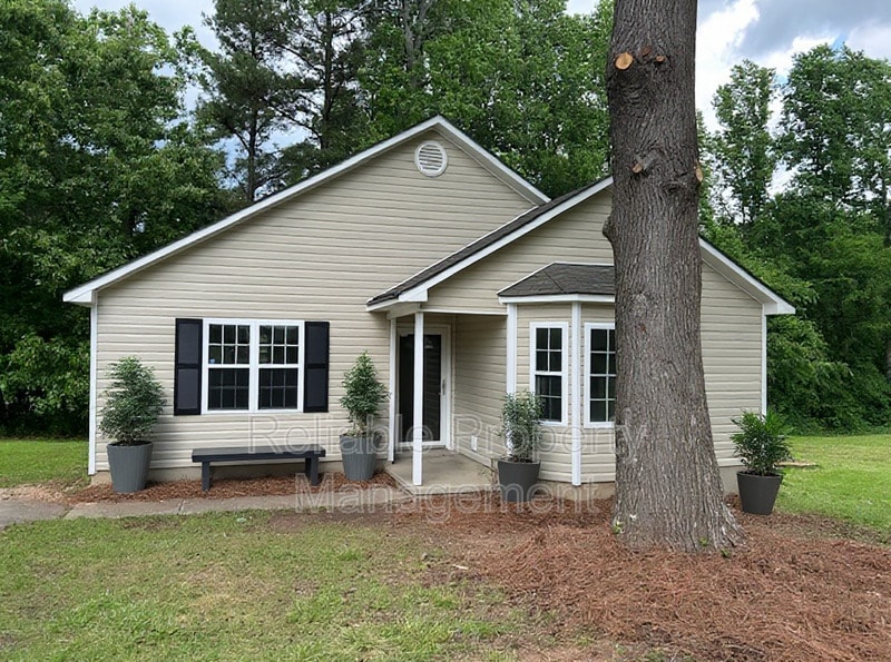 Primary Photo - 284 Irvan St