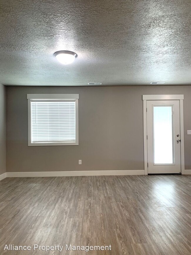 Building Photo - 3 br, 2.5 bath House - 371 E 2050 N #4