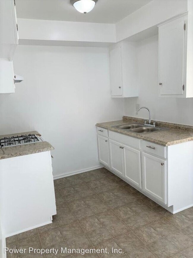 Building Photo - 4011 W 129th St