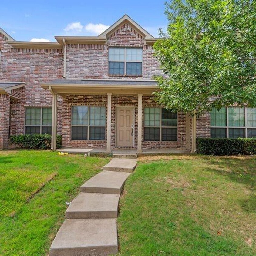 Primary Photo - Beautiful 4 Bed 2 Bath townhome in Grand P...