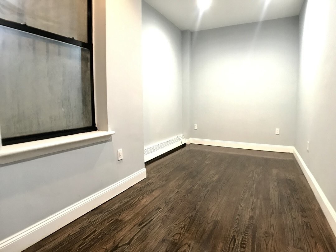Foto principal - 952 Bergen St