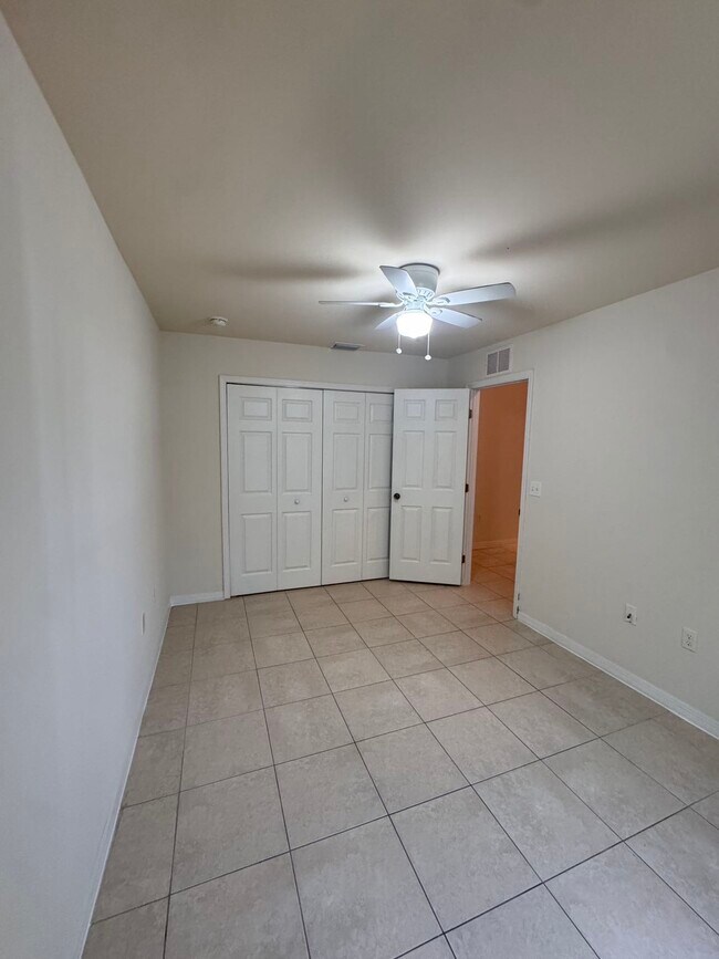 Foto del edificio - 1037 SE 11th Terrace