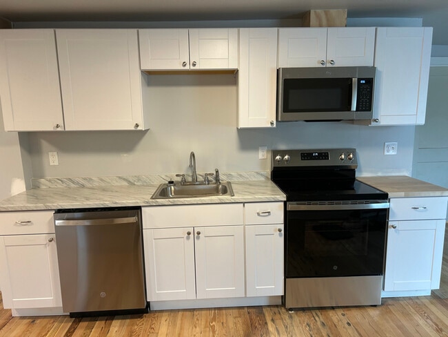 Building Photo - 826 Walker Ave