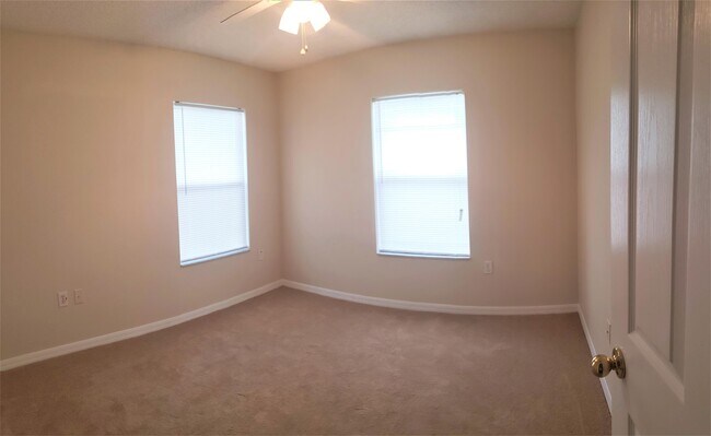 Building Photo - 142 Rona Ln