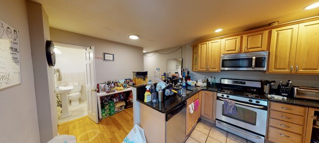 Building Photo - 83 Windsor St