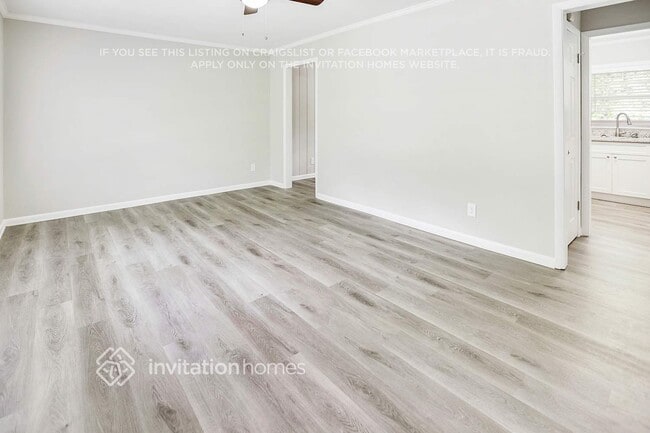 Building Photo - 3582 Highwood Dr SW