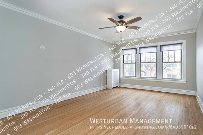 Foto del edificio - Large, Sunny, Top Floor Condo