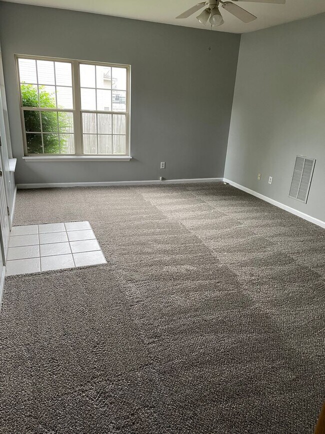 Foto del edificio - 118 Lowell Ct