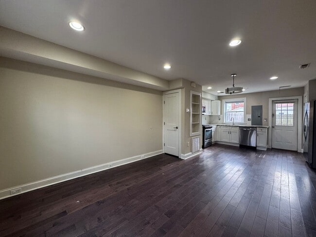 Building Photo - Charming 2 Bed 1.5 Bath Townhome In Beautiful Lily Ponds