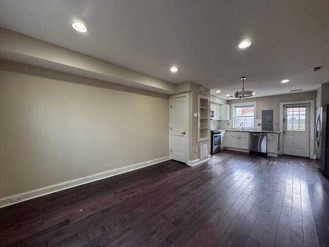 Foto del edificio - Charming 2 Bed 1.5 Bath Townhome In Beautiful Lily Ponds