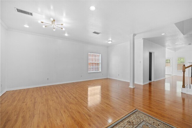 Building Photo - 2106 Hawks Rd