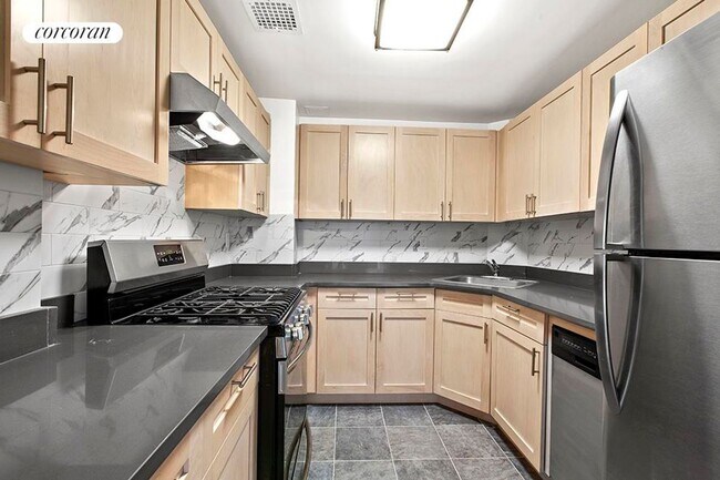 Building Photo - 433 E 115th St