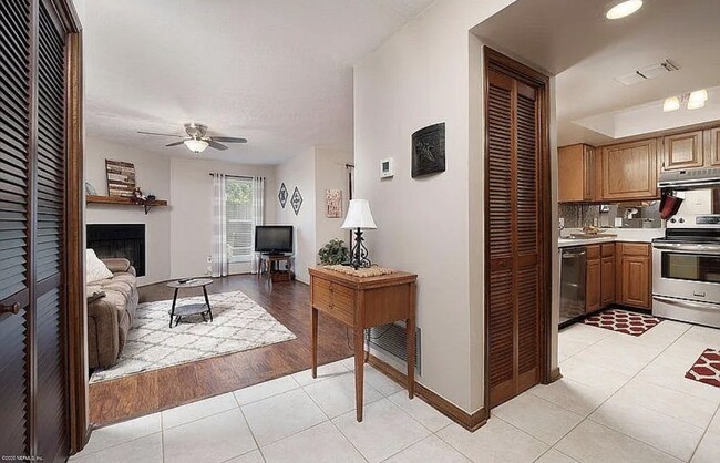 Building Photo - 8079 Village Gate Ct