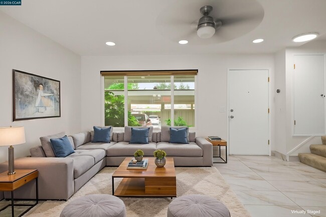 Building Photo - 560 La Copita Ct