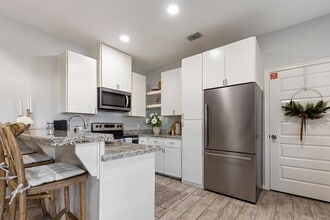 Building Photo - 1503 W Heritage Dr