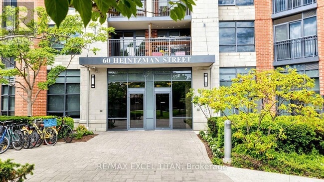Building Photo - 60 Heintzman St