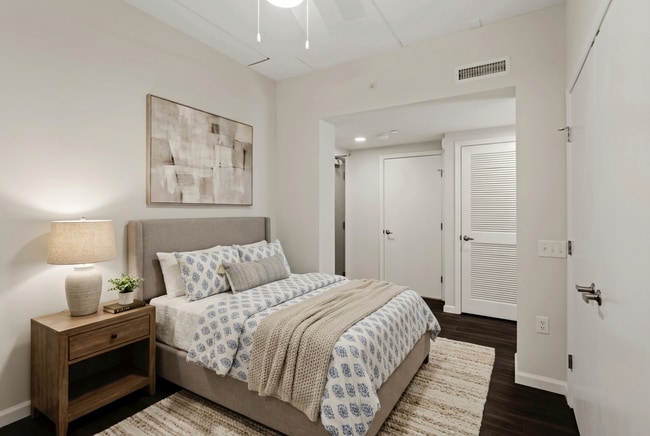 Building Photo - Gallery 118