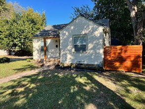 Building Photo - 119 N Florence Pl